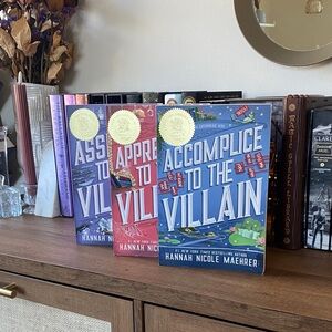 FULL ASSISTANT TO THE VILLAIN SET